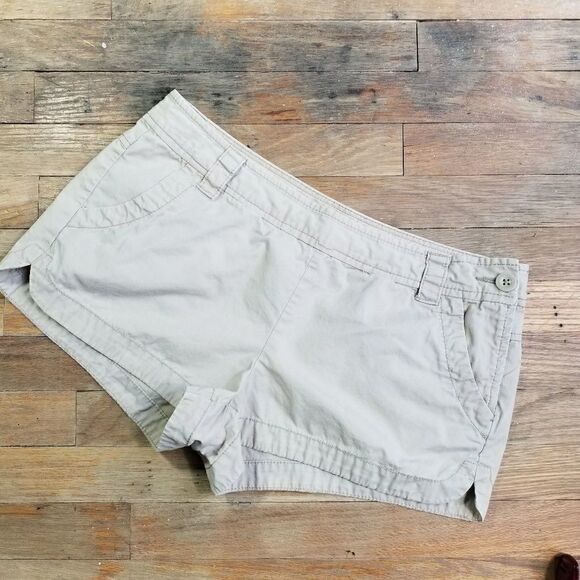 Old Navy crop shorts closes on side mid-rise 4 - Picture 1 of 7
